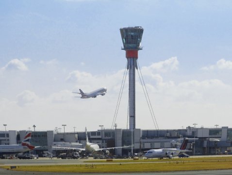XXL Sonnenschutz für Flughafen Tower airport tower London Heathrow